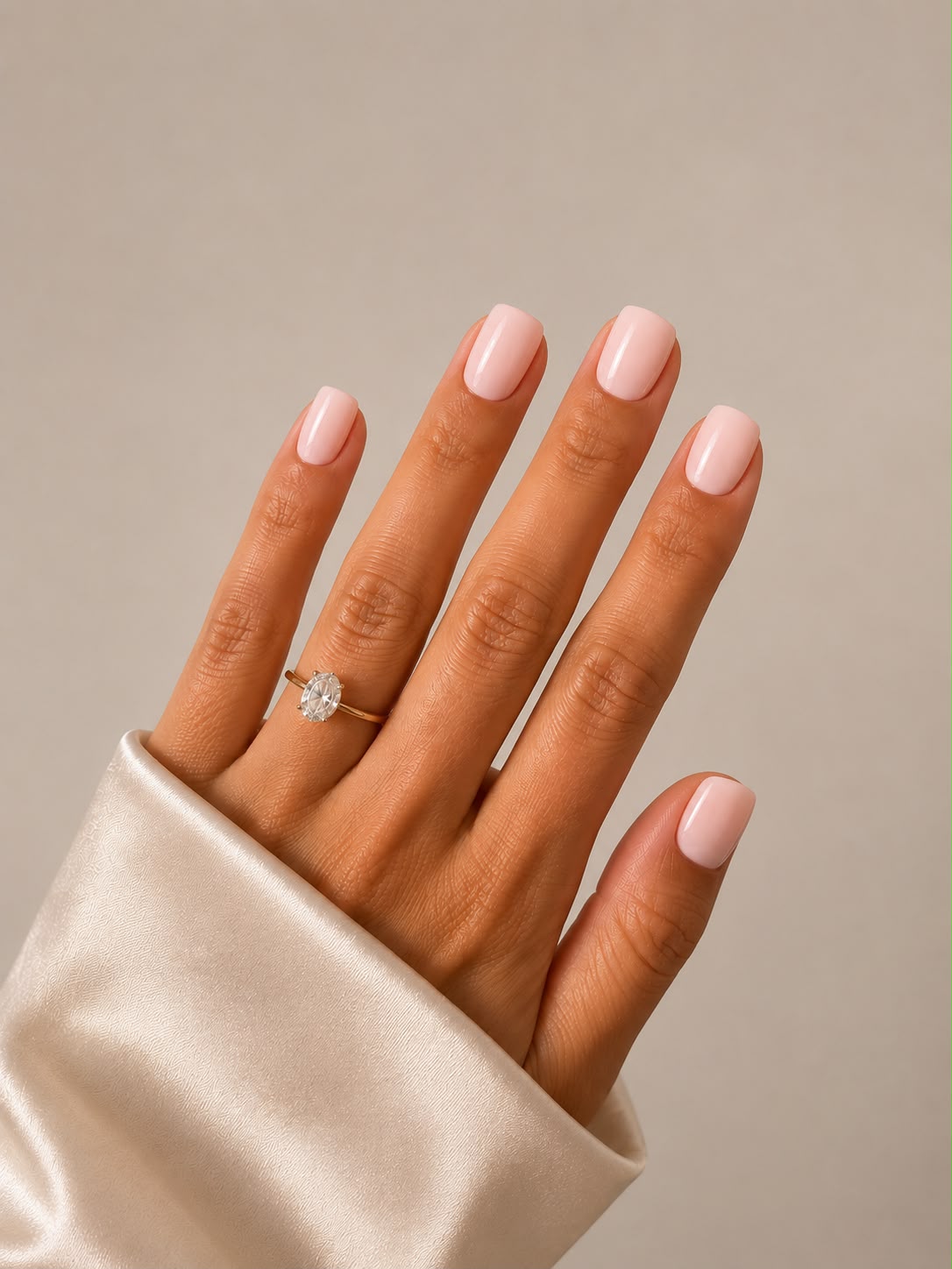 Baby Pink – Extra kurze, quadratische (Extra Short Square) hellrosa Press-on-Nägel mit glänzendem Finish, von Hand aufgetragen, von Aimee STHLM