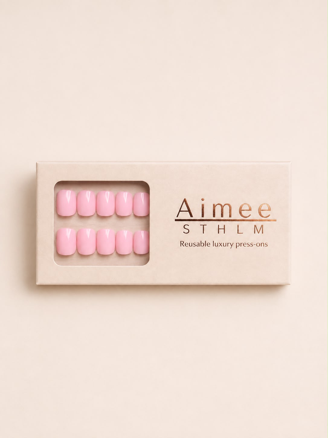 Cotton Candy-Schachtel – Wiederverwendbare, pastellrosa Kunstnägel in der Form „Extra Short Square“, verpackt in einer exklusiven Schachtel von Aimee STHLM