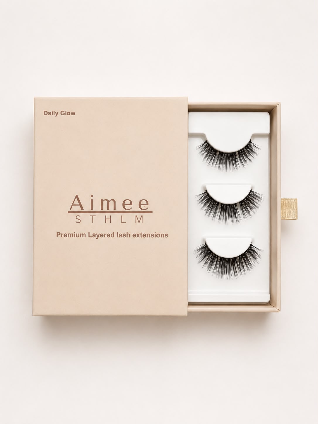 Daily Glow DIY Lash Extensions Kit – Exklusives Wimpern-Set für natürliche Wimpernverlängerungen zu Hause mit drei verschiedenen Styles von Aimee STHLM
