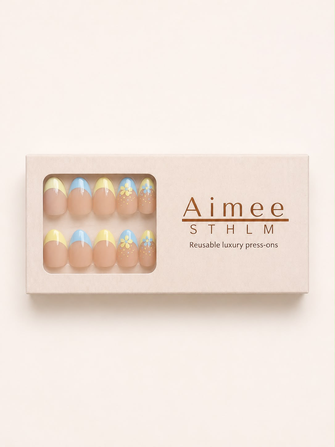 Lemon Bloom-Schachtel – Wiederverwendbare, gemusterte Pastell-Kunstnägel in der Form „Short Almond“, verpackt in einer exklusiven Schachtel von Aimee STHLM