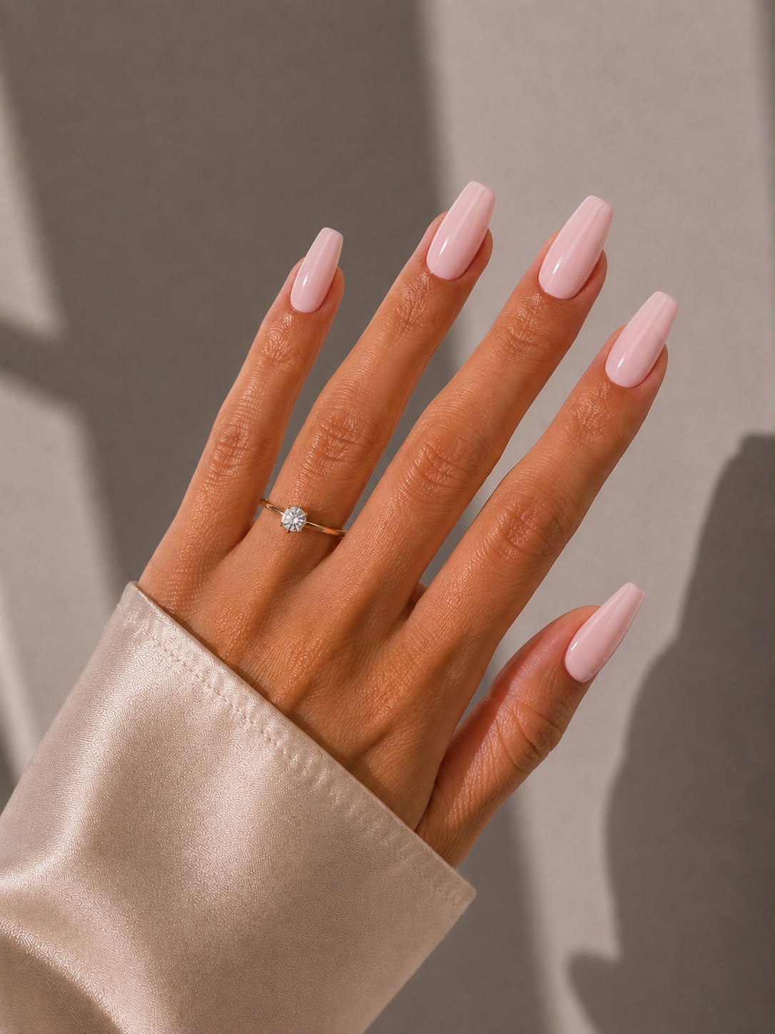Pink Palette – Kurze, spitze (Short Pointe) hellrosa Press-on-Nägel mit glänzendem Finish, von Hand getragen, von Aimee STHLM