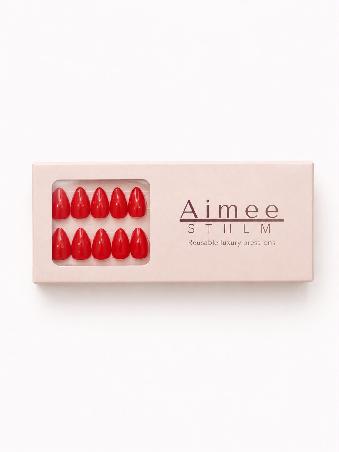 Rouge Royale-Schachtel – Wiederverwendbare, klassisch rote Kunstnägel in der Form „Short Almond“, verpackt in einer exklusiven Schachtel von Aimee STHLM